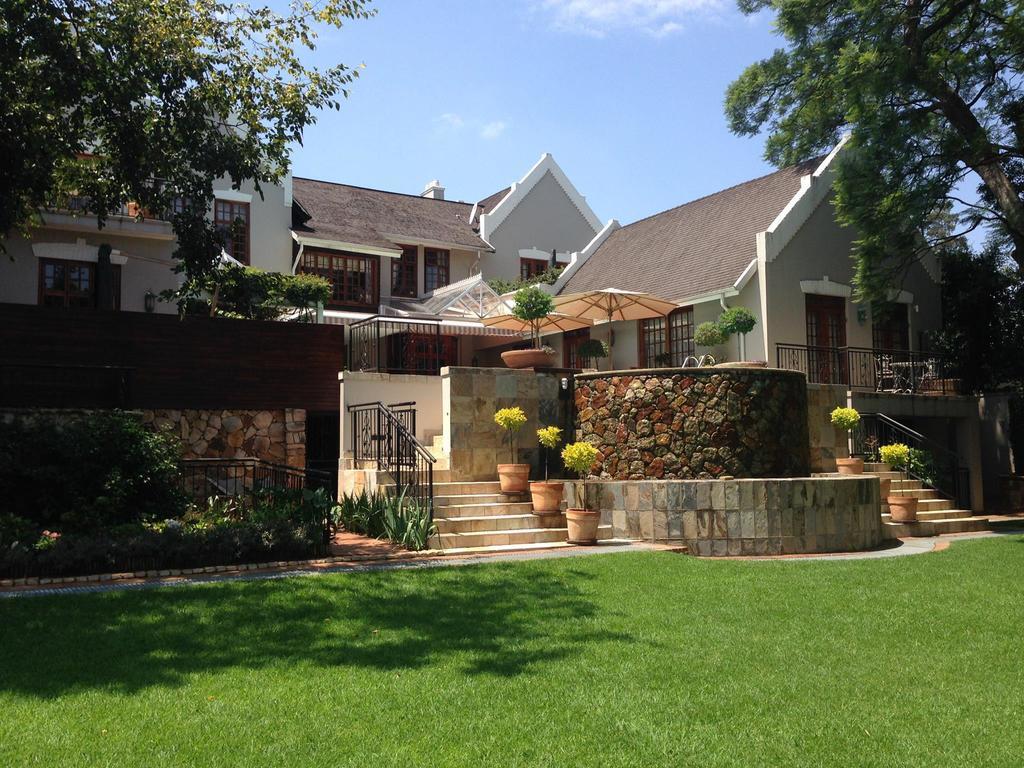 Bed and Breakfast Doveton House à Johannesbourg Extérieur photo