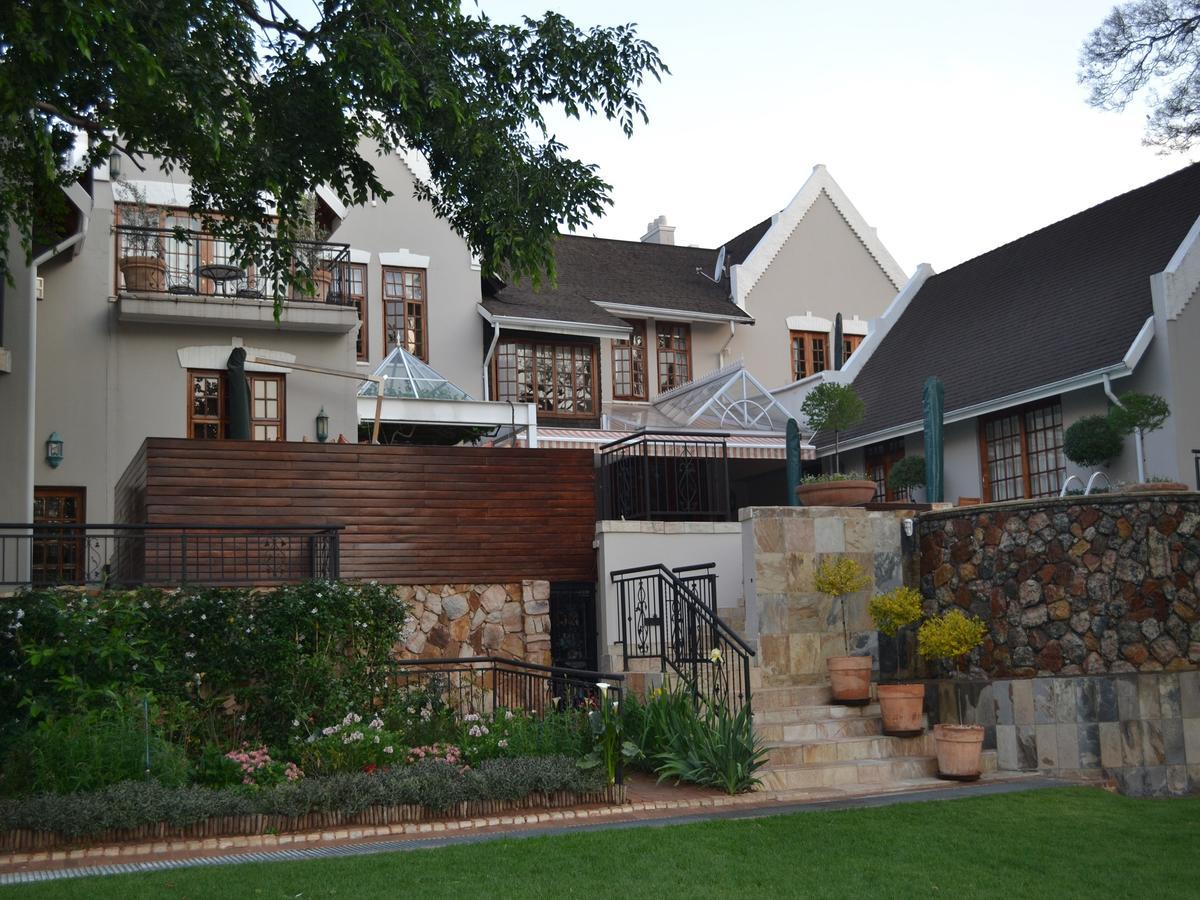 Bed and Breakfast Doveton House à Johannesbourg Extérieur photo