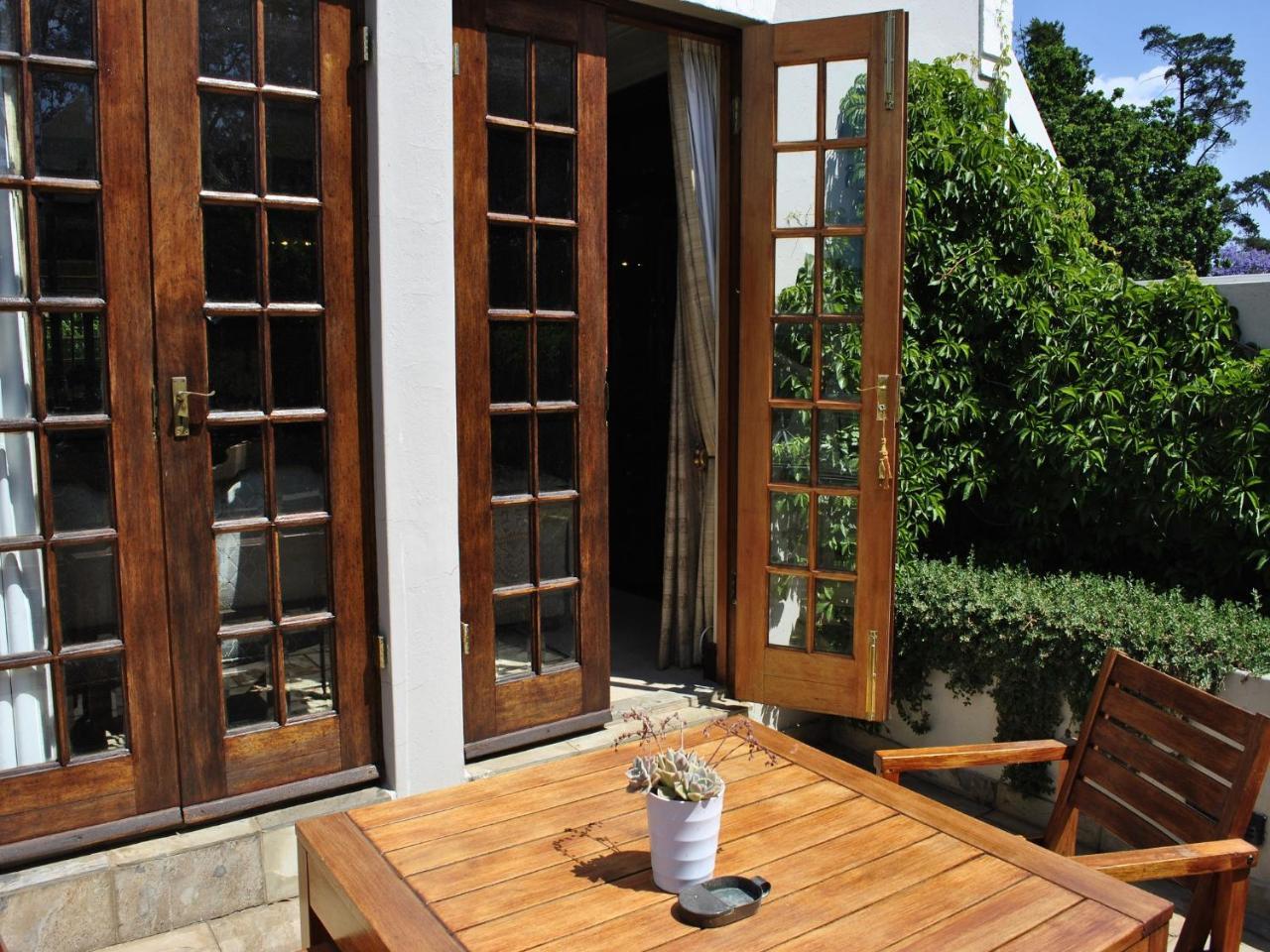 Bed and Breakfast Doveton House à Johannesbourg Extérieur photo