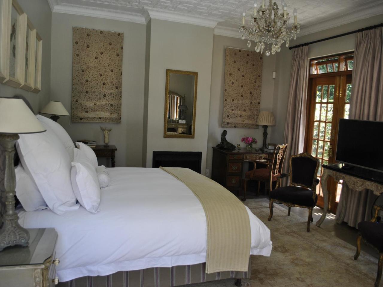 Bed and Breakfast Doveton House à Johannesbourg Extérieur photo