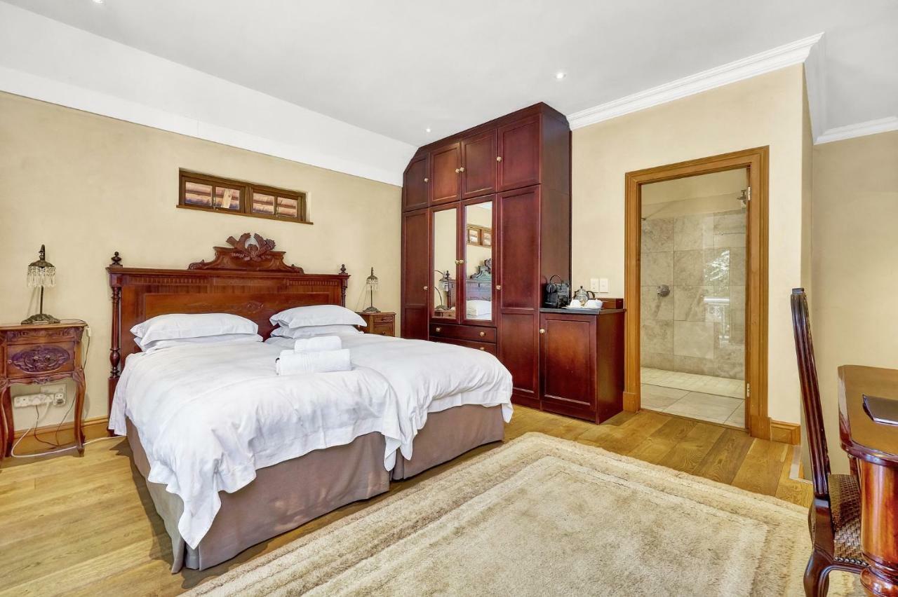 Bed and Breakfast Doveton House à Johannesbourg Extérieur photo